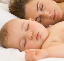Когда ребенок спит с родителями