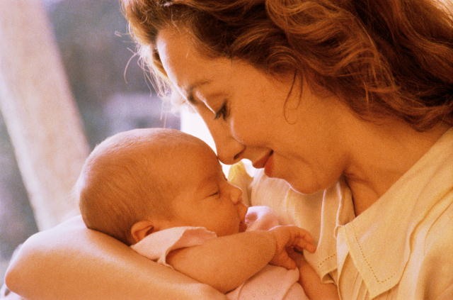 Соска-пустышка, человеческий потенциал младенца и его эмоциональная близость с матерью.
