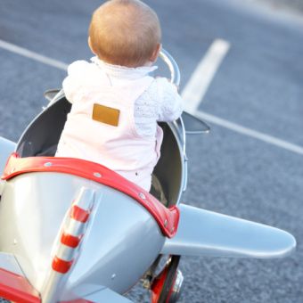 Ребенок и путешествие: правила перевозки детей в самолете 