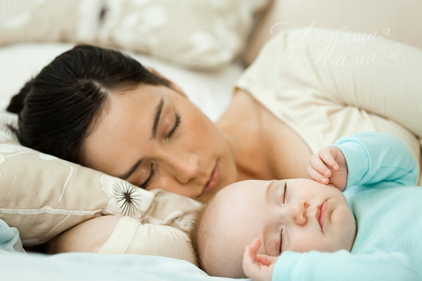 Совместный сон с малышом вредит маме 